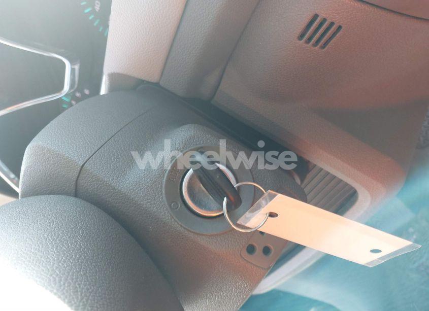 Photo 11 of 2017 Chevrolet Traverse 2LT (VIN 1GNKVHKDXHJ173627)