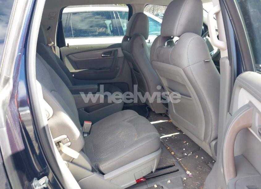 Photo 8 of 2017 Chevrolet Traverse 2LT (VIN 1GNKVHKDXHJ173627)