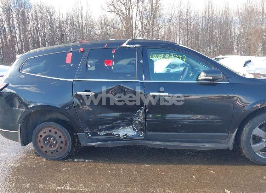 Photo 14 of 2017 Chevrolet Traverse 2LT (VIN 1GNKVHKDXHJ236306)