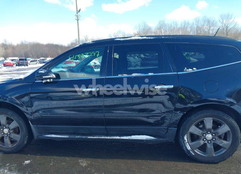 Photo 15 of 2017 Chevrolet Traverse 2LT (VIN 1GNKVHKDXHJ236306)