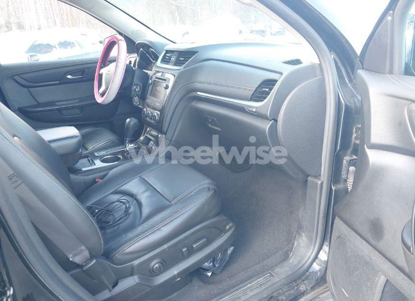 Photo 5 of 2017 Chevrolet Traverse 2LT (VIN 1GNKVHKDXHJ236306)