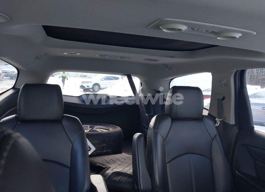 Photo 8 of 2017 Chevrolet Traverse 2LT (VIN 1GNKVHKDXHJ236306)