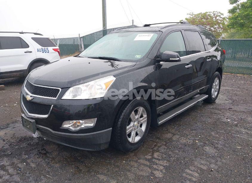 Photo 2 of 2011 Chevrolet Traverse 2LT (VIN 1GNKVJED1BJ124634)