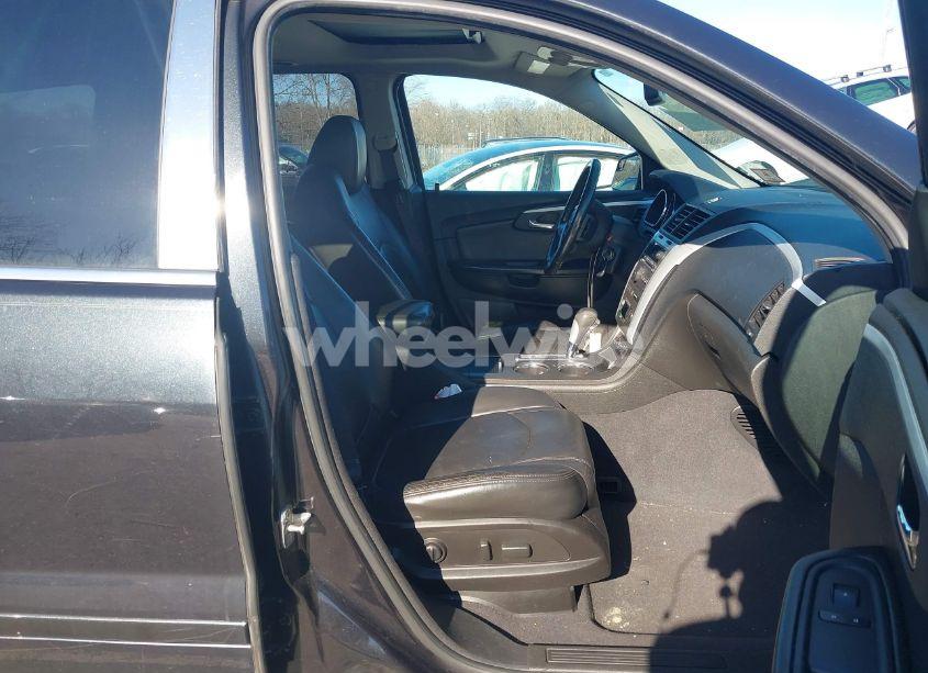 Photo 5 of 2011 Chevrolet Traverse 2LT (VIN 1GNKVJED5BJ179913)