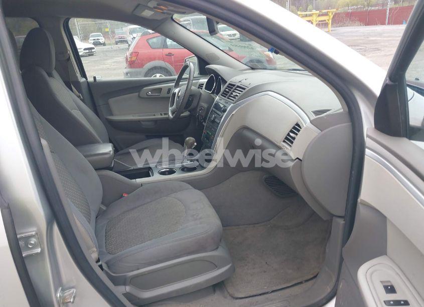 Photo 5 of 2011 Chevrolet Traverse 2LT (VIN 1GNKVJED6BJ256739)