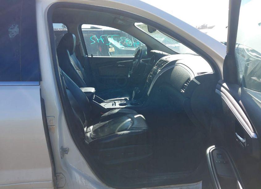 Photo 5 of 2011 Chevrolet Traverse 2LT (VIN 1GNKVJED6BJ317488)