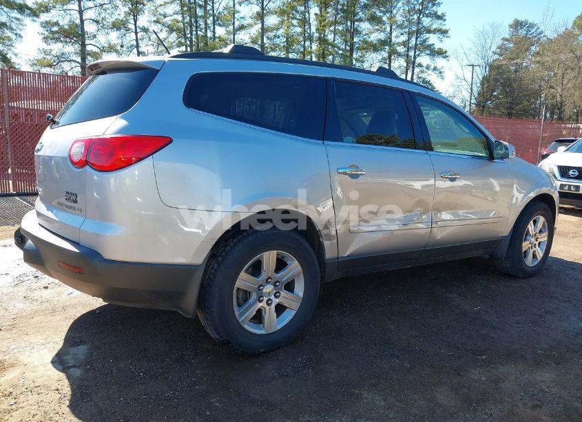 Photo 4 of 2011 Chevrolet Traverse 2LT (VIN 1GNKVJED8BJ171224)