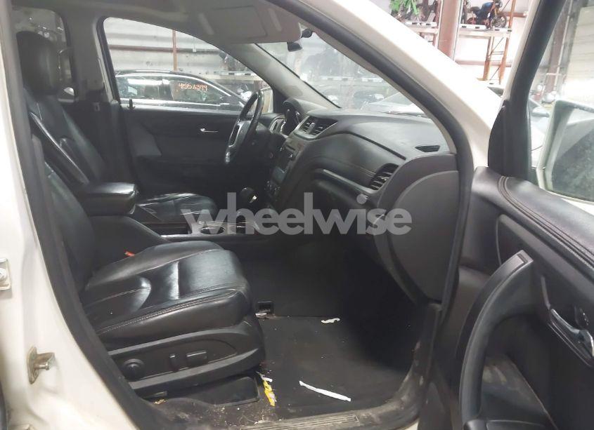 Photo 5 of 2013 Chevrolet Traverse 2LT (VIN 1GNKVJKD1DJ156569)