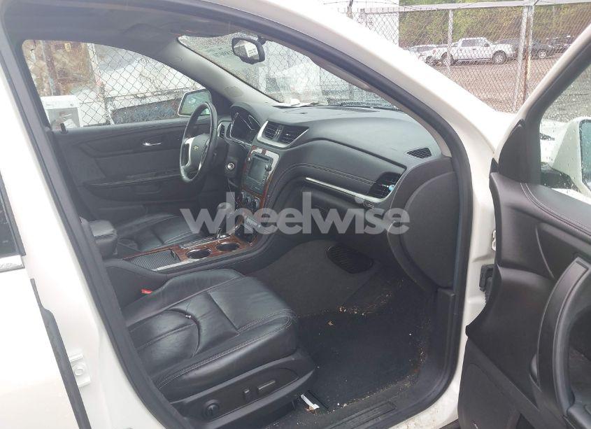 Photo 5 of 2013 Chevrolet Traverse 2LT (VIN 1GNKVJKD1DJ217693)