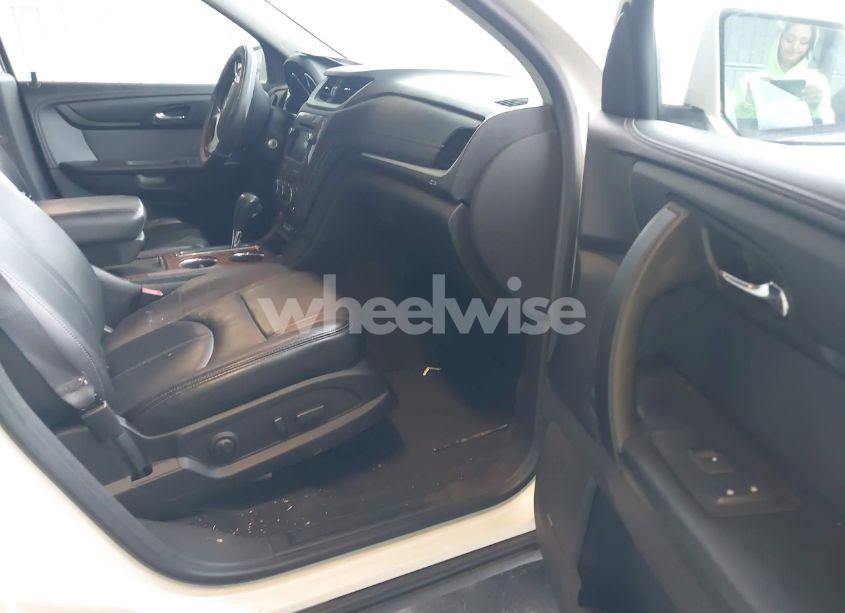 Photo 5 of 2013 Chevrolet Traverse 2LT (VIN 1GNKVJKD5DJ199683)