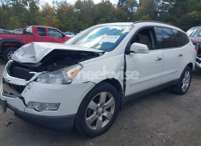 Photo 2 of 2011 Chevrolet Traverse LTZ (VIN 1GNKVLED6BJ128366)