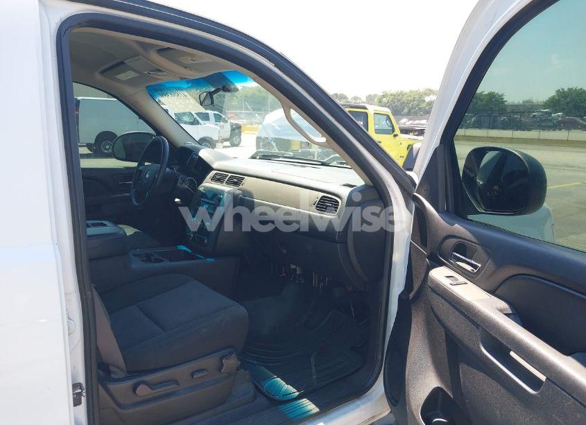 Photo 5 of 2011 Chevrolet Tahoe COMMERCIAL FLEET (VIN 1GNLC2E02BR325621)