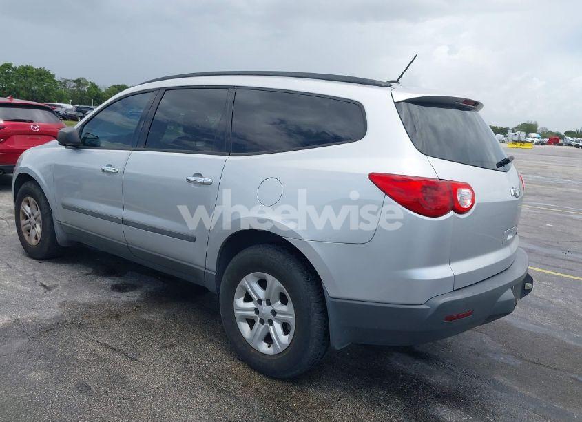 Photo 3 of 2010 Chevrolet Traverse LS (VIN 1GNLREED2AJ216799)