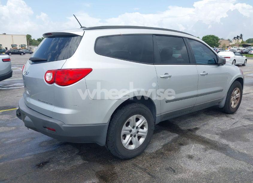 Photo 4 of 2010 Chevrolet Traverse LS (VIN 1GNLREED2AJ216799)