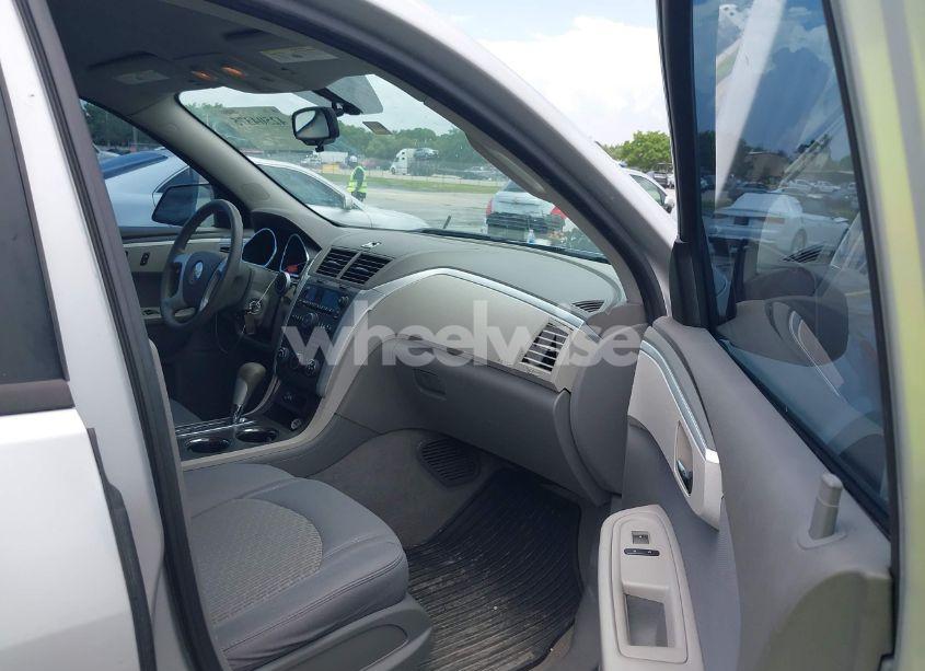 Photo 5 of 2010 Chevrolet Traverse LS (VIN 1GNLREED2AJ216799)