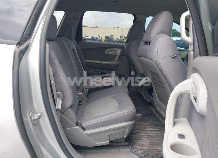 Photo 8 of 2010 Chevrolet Traverse LS (VIN 1GNLREED2AJ216799)