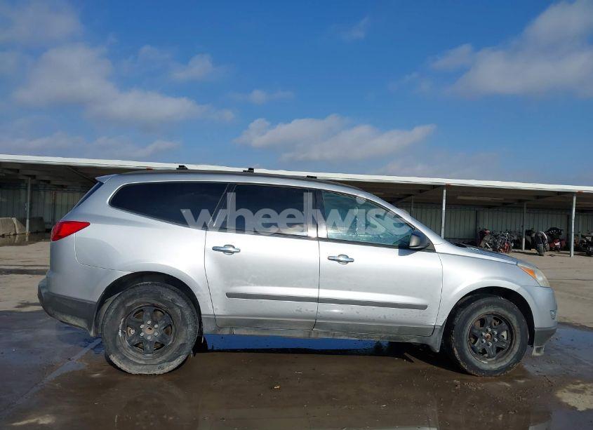 Photo 13 of 2010 Chevrolet Traverse LS (VIN 1GNLREED2AJ222490)