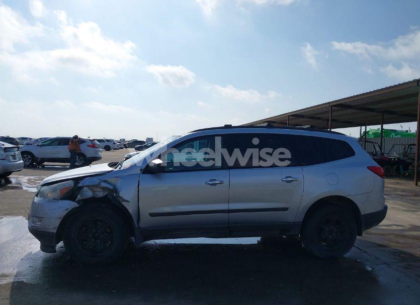 Photo 14 of 2010 Chevrolet Traverse LS (VIN 1GNLREED2AJ222490)