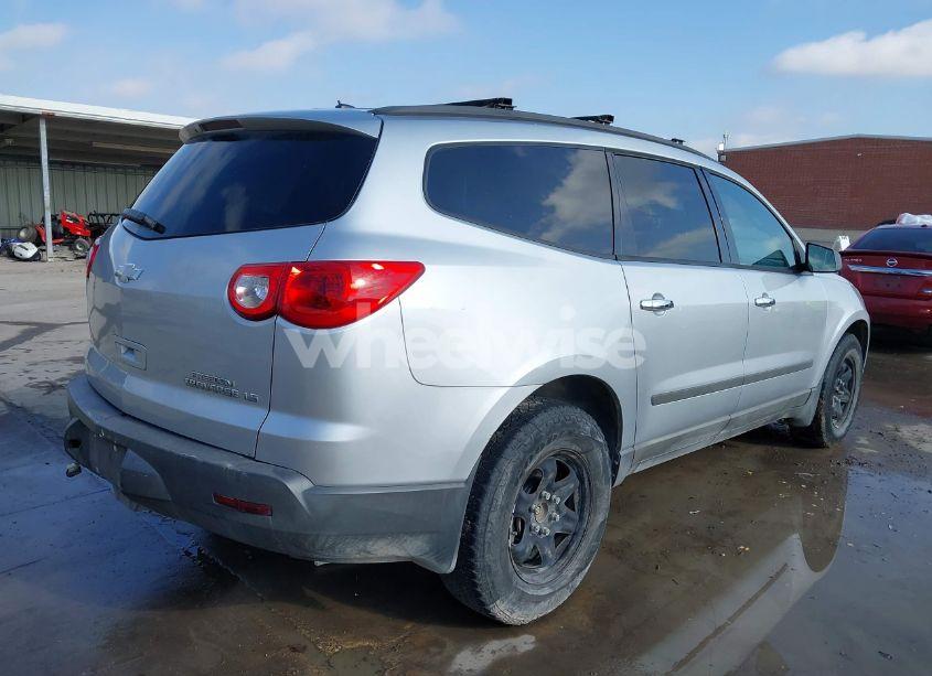 Photo 4 of 2010 Chevrolet Traverse LS (VIN 1GNLREED2AJ222490)