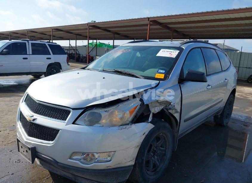 Photo 6 of 2010 Chevrolet Traverse LS (VIN 1GNLREED2AJ222490)