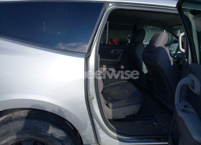 Photo 8 of 2010 Chevrolet Traverse LS (VIN 1GNLREED2AJ222490)