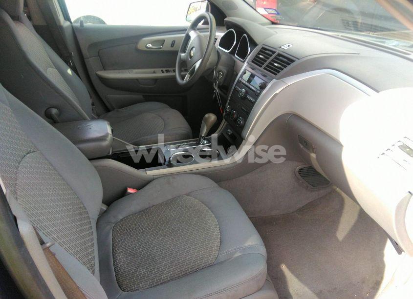 Photo 5 of 2010 Chevrolet Traverse LS (VIN 1GNLREED2AS126238)