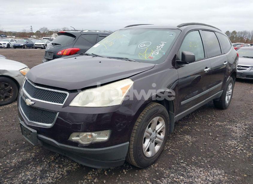 Photo 2 of 2010 Chevrolet Traverse LS (VIN 1GNLREED3AS113045)