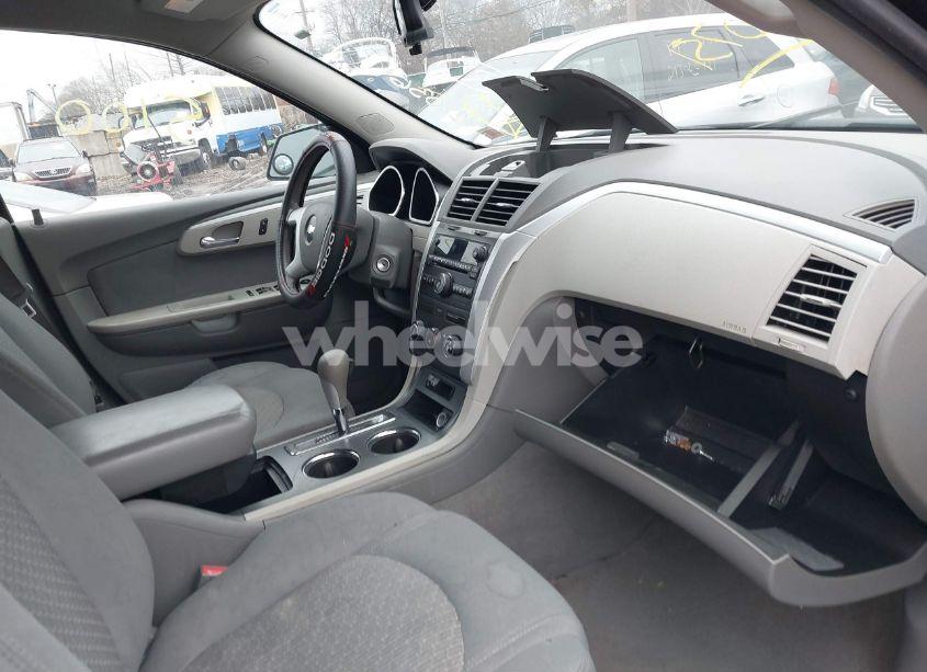 Photo 5 of 2010 Chevrolet Traverse LS (VIN 1GNLREED3AS113045)