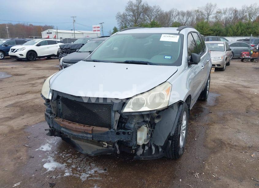 Photo 2 of 2010 Chevrolet Traverse LS (VIN 1GNLREED3AS113787)