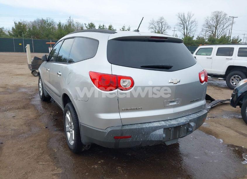 Photo 3 of 2010 Chevrolet Traverse LS (VIN 1GNLREED3AS113787)