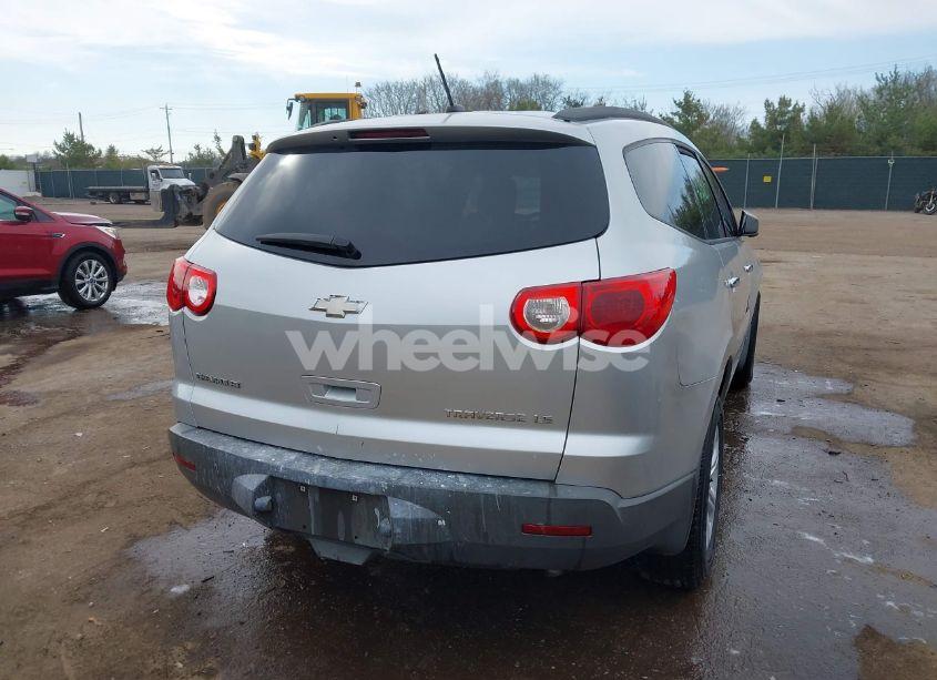 Photo 4 of 2010 Chevrolet Traverse LS (VIN 1GNLREED3AS113787)