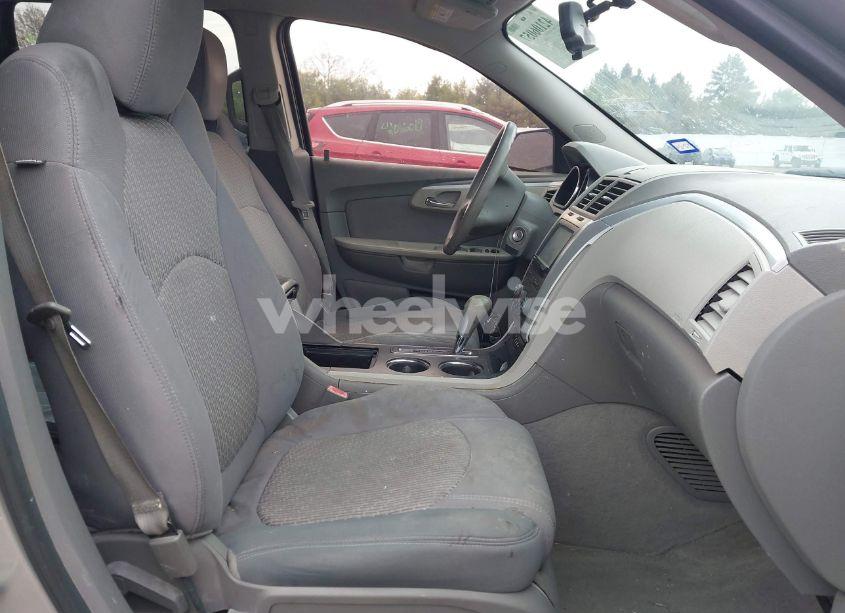 Photo 5 of 2010 Chevrolet Traverse LS (VIN 1GNLREED3AS113787)