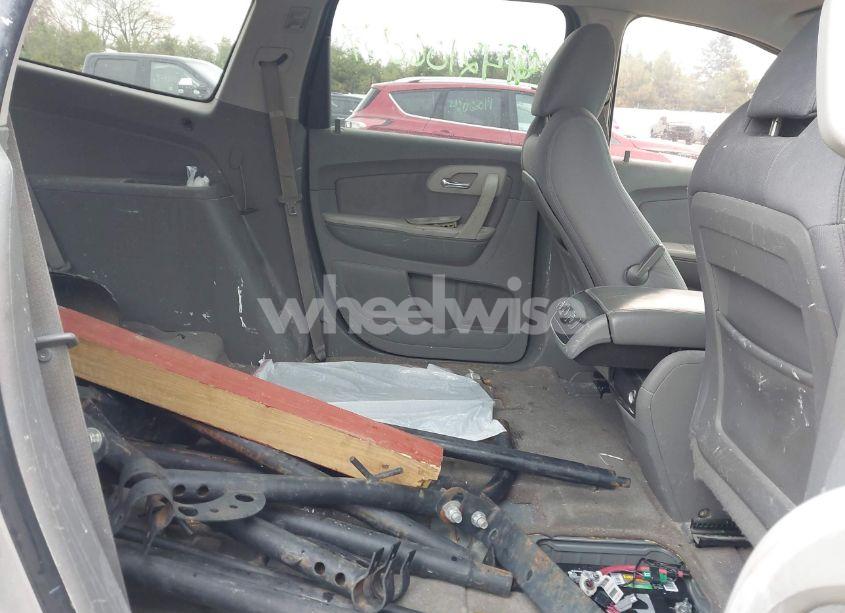 Photo 8 of 2010 Chevrolet Traverse LS (VIN 1GNLREED3AS113787)