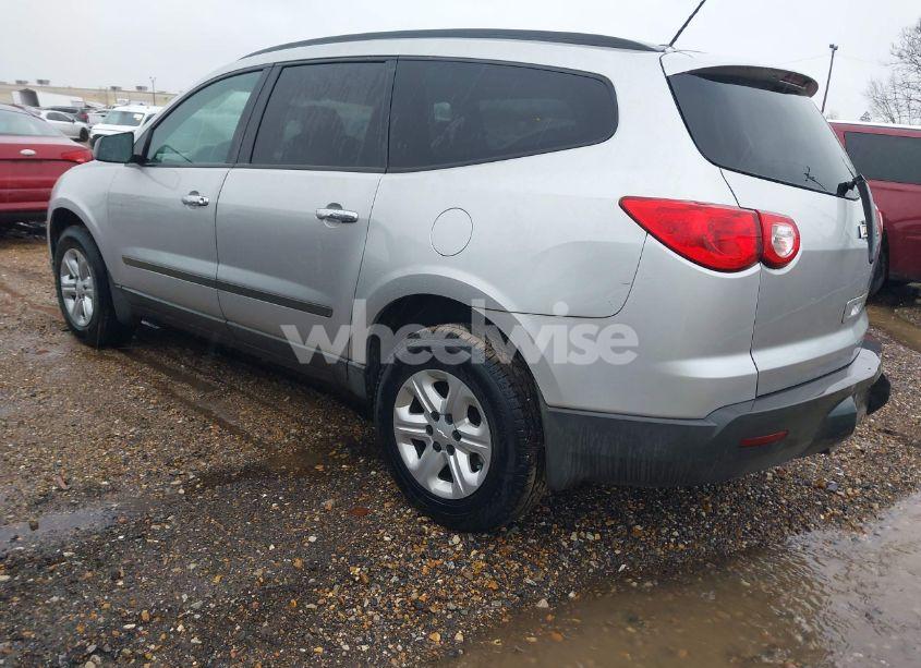 Photo 3 of 2010 Chevrolet Traverse LS (VIN 1GNLREED5AJ203349)