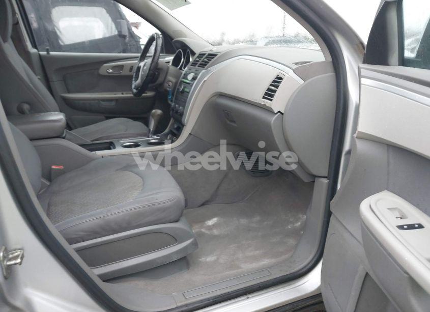 Photo 5 of 2010 Chevrolet Traverse LS (VIN 1GNLREED5AJ203349)
