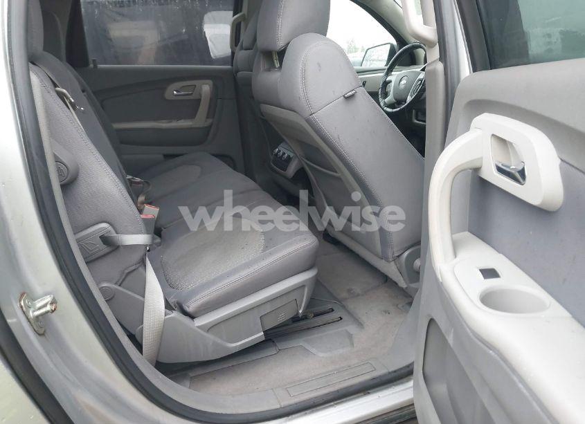 Photo 8 of 2010 Chevrolet Traverse LS (VIN 1GNLREED5AJ203349)