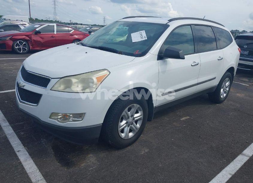 Photo 2 of 2010 Chevrolet Traverse LS (VIN 1GNLREED5AS116206)