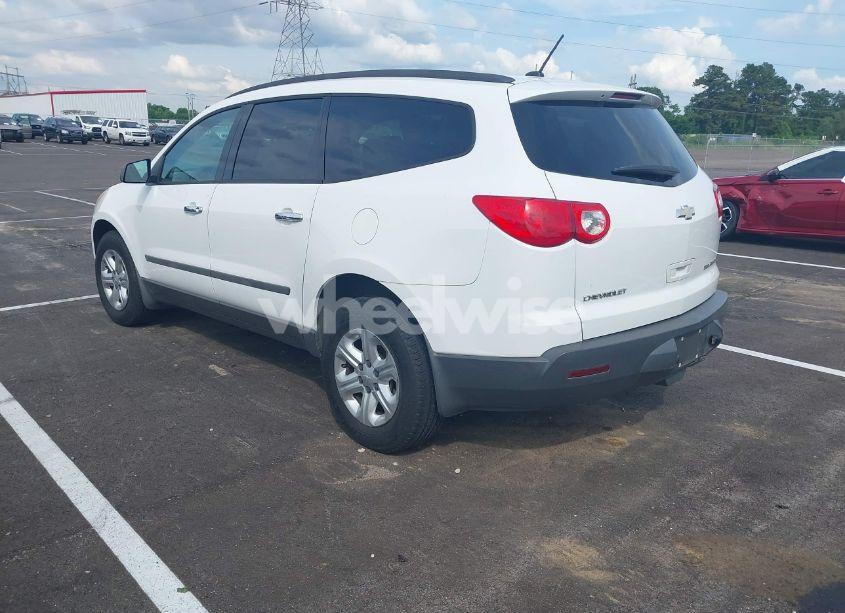 Photo 3 of 2010 Chevrolet Traverse LS (VIN 1GNLREED5AS116206)
