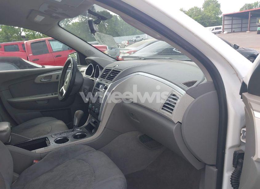 Photo 5 of 2010 Chevrolet Traverse LS (VIN 1GNLREED5AS116206)