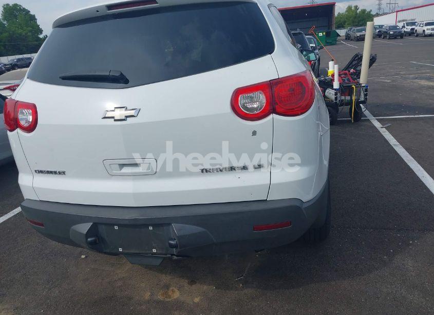 Photo 6 of 2010 Chevrolet Traverse LS (VIN 1GNLREED5AS116206)