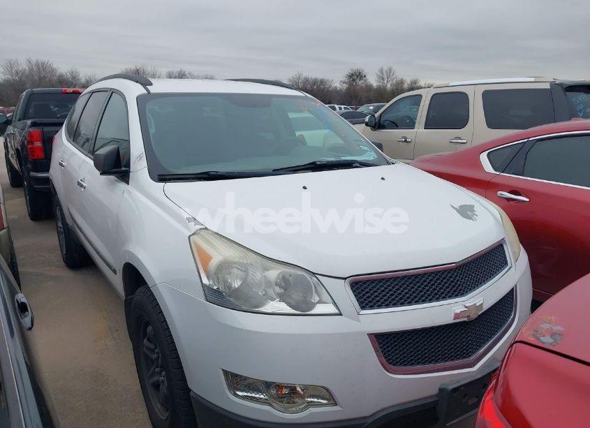 2010 Chevrolet Traverse LS (VIN 1GNLREED8AS116359) main photo
