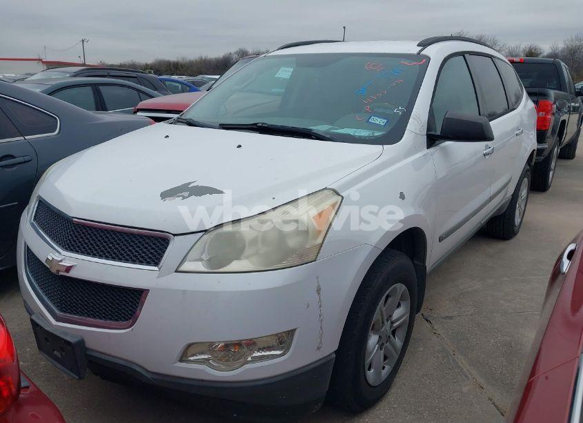 Photo 2 of 2010 Chevrolet Traverse LS (VIN 1GNLREED8AS116359)