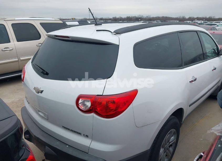 Photo 4 of 2010 Chevrolet Traverse LS (VIN 1GNLREED8AS116359)