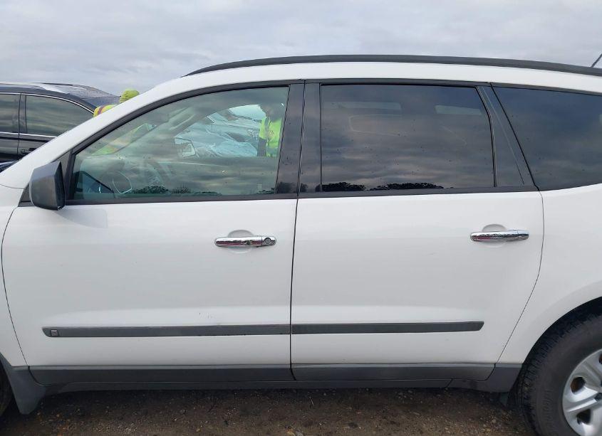 Photo 14 of 2010 Chevrolet Traverse LS (VIN 1GNLREEDXAS117433)