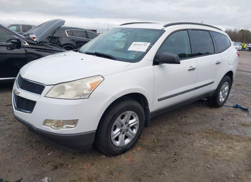 Photo 2 of 2010 Chevrolet Traverse LS (VIN 1GNLREEDXAS117433)