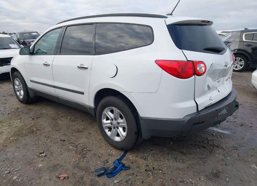 Photo 3 of 2010 Chevrolet Traverse LS (VIN 1GNLREEDXAS117433)