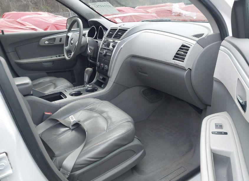 Photo 5 of 2010 Chevrolet Traverse LS (VIN 1GNLREEDXAS117433)