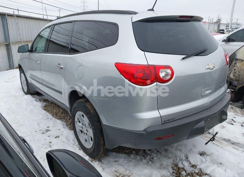 Photo 3 of 2010 Chevrolet Traverse LS (VIN 1GNLREEDXAS125421)