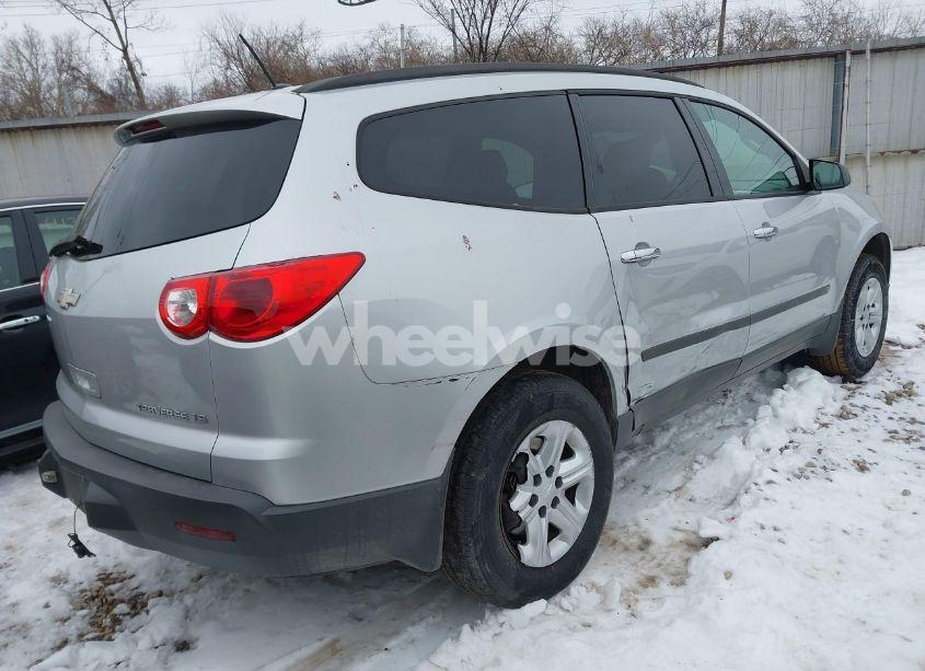 Photo 4 of 2010 Chevrolet Traverse LS (VIN 1GNLREEDXAS125421)