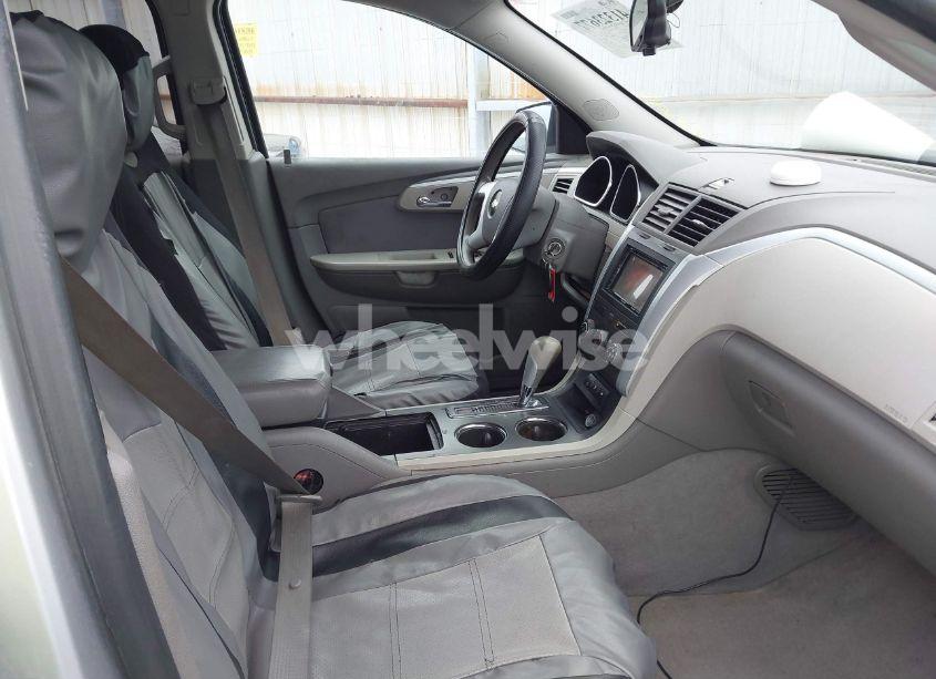 Photo 5 of 2010 Chevrolet Traverse LS (VIN 1GNLREEDXAS125421)